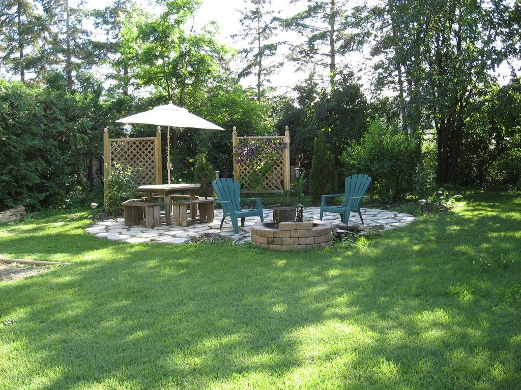 Twin Pines Bed And Breakfast ปีเตอร์บอร์โรว์ ภายนอก รูปภาพ