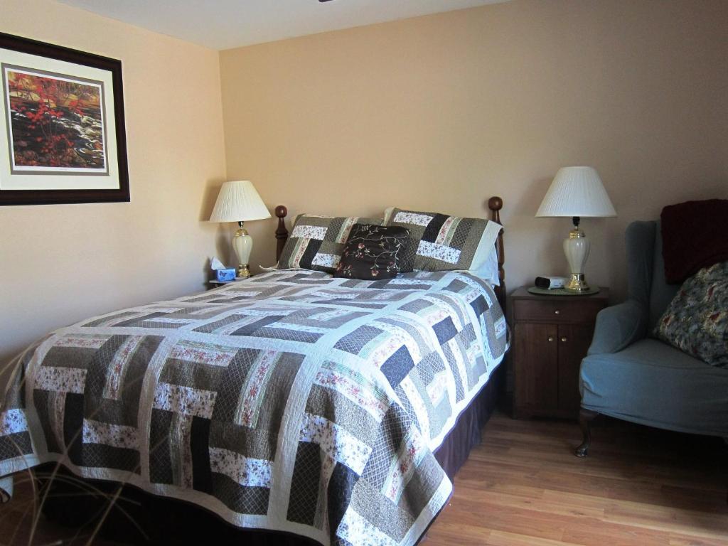 Twin Pines Bed And Breakfast ปีเตอร์บอร์โรว์ ภายนอก รูปภาพ
