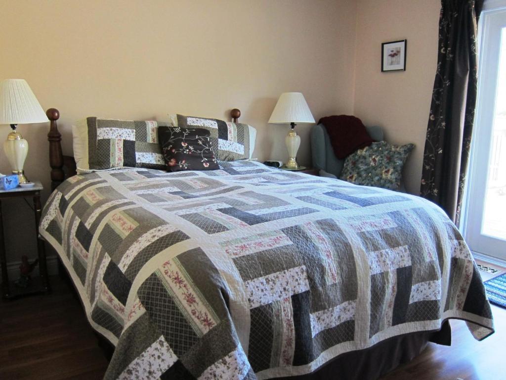 Twin Pines Bed And Breakfast ปีเตอร์บอร์โรว์ ภายนอก รูปภาพ