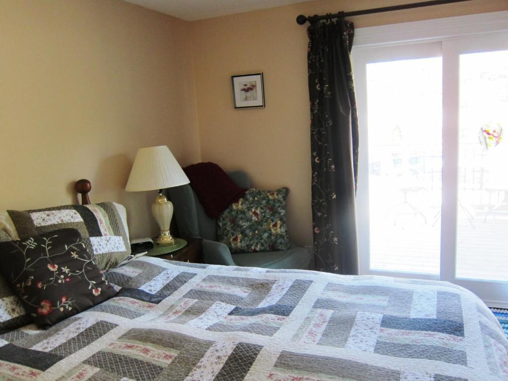 Twin Pines Bed And Breakfast ปีเตอร์บอร์โรว์ ภายนอก รูปภาพ