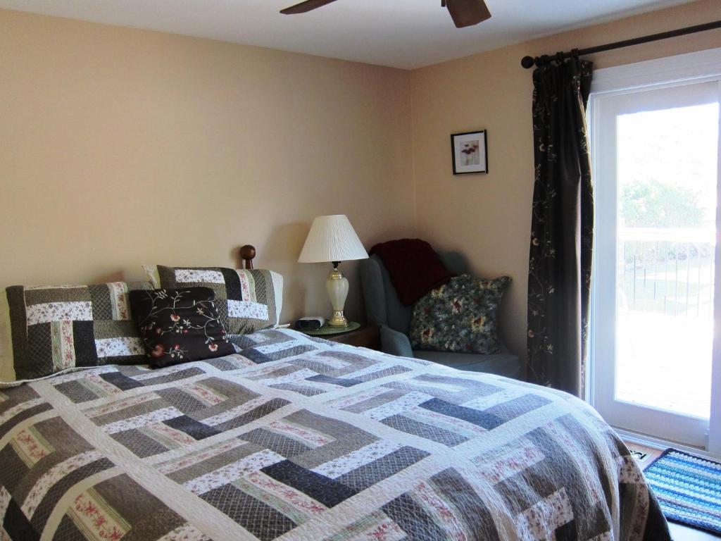 Twin Pines Bed And Breakfast ปีเตอร์บอร์โรว์ ภายนอก รูปภาพ
