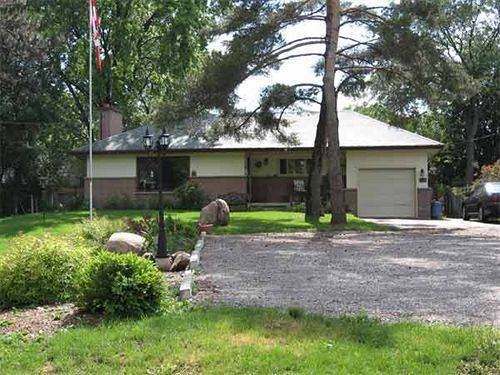 Twin Pines Bed And Breakfast ปีเตอร์บอร์โรว์ ภายนอก รูปภาพ